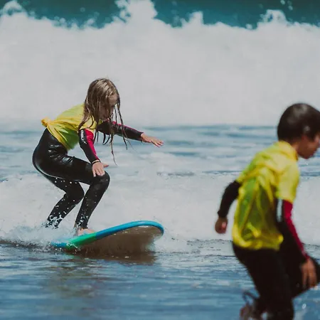 Seronda Surfhouse 博迪利奈斯