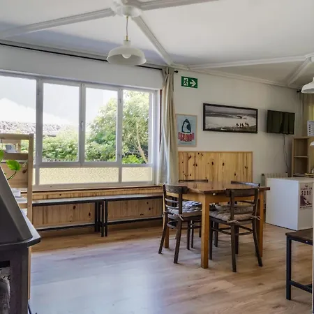 Seronda Surfhouse 旅馆