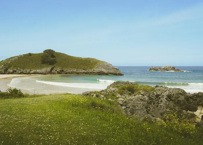 Seronda Surfhouse Hostal Póo