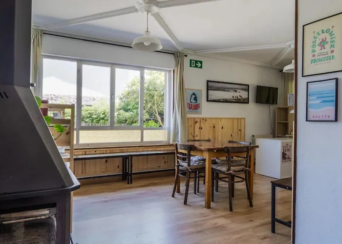 Seronda Surfhouse Hostal