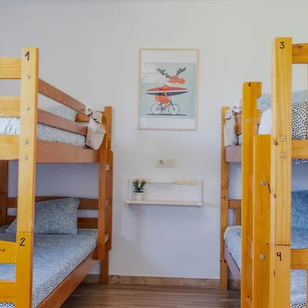 Seronda Surfhouse Hostel *