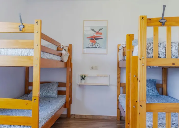 Seronda Surfhouse Hostel *